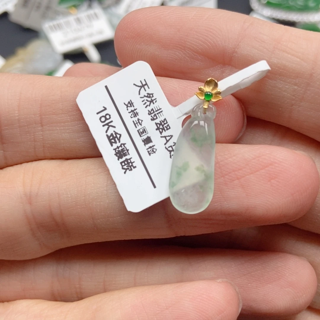 翡翠18K金镶嵌颈饰