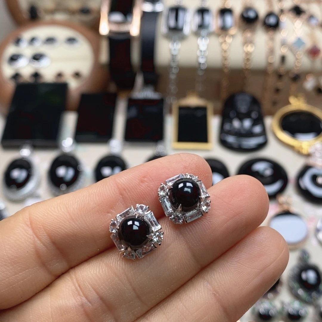 翡翠18K金镶嵌耳饰