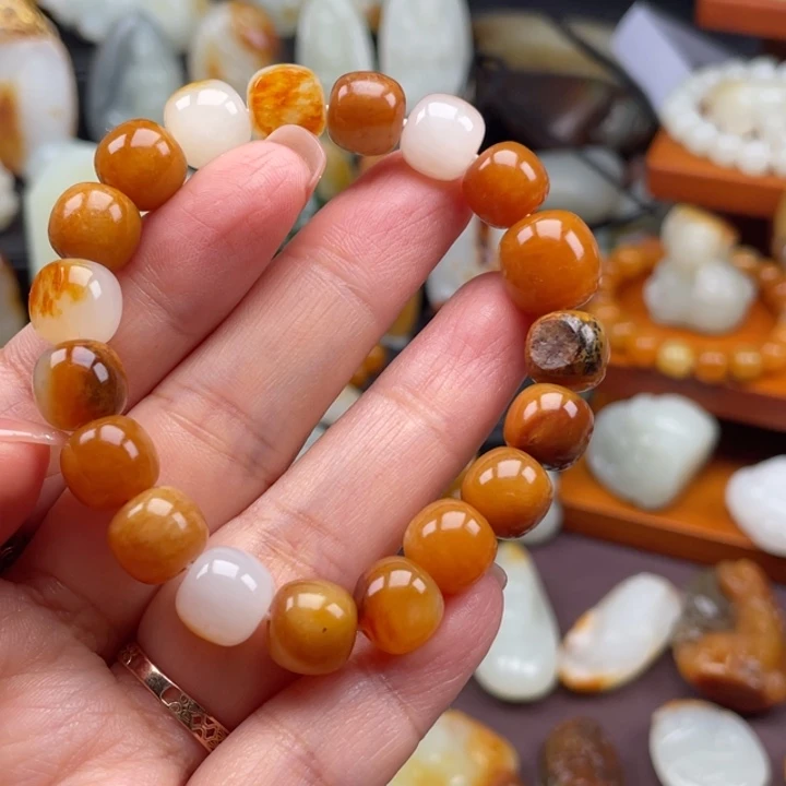 北***版和田玉未镶嵌颈饰