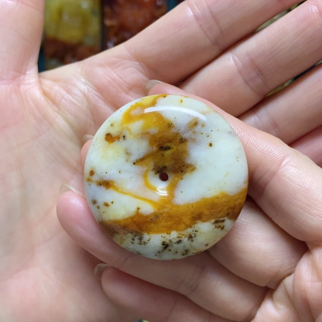 岫玉未镶嵌吊坠(赠链)