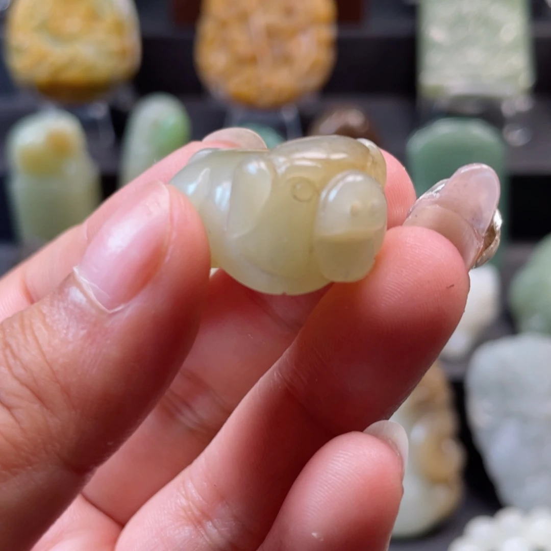 和田玉未镶嵌车挂