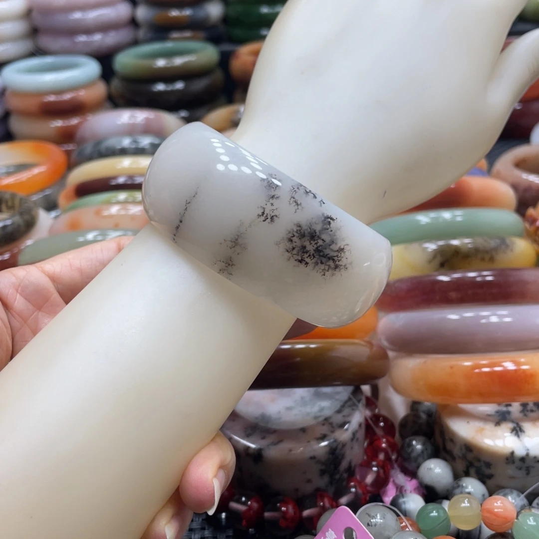 石英岩玉未镶嵌手镯