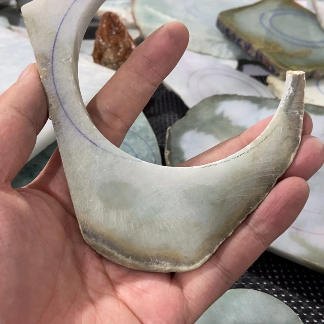 翡翠颈饰未镶嵌料子