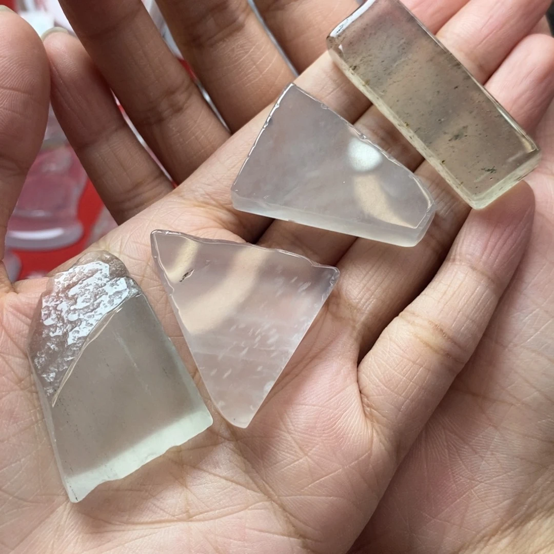 石英质玉未镶嵌吊坠随机发一个