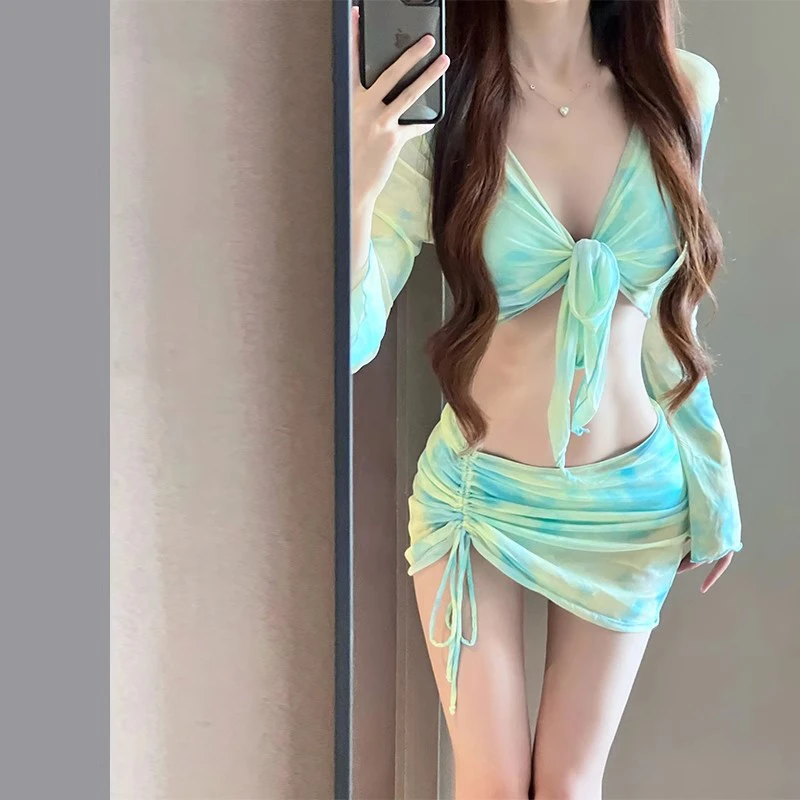 比基尼泳衣女2025新款扎染四件套高级感绝美性感小胸纯欲温泉度假