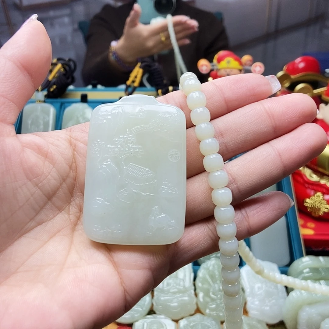 和田玉颈饰未镶嵌更**好