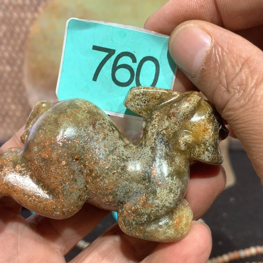 透闪石-蛇纹石玉未镶嵌颈饰