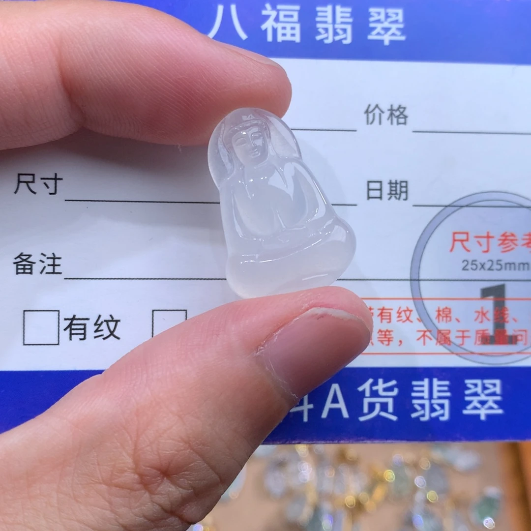 晓***n翡翠未镶嵌颈饰素衣观音