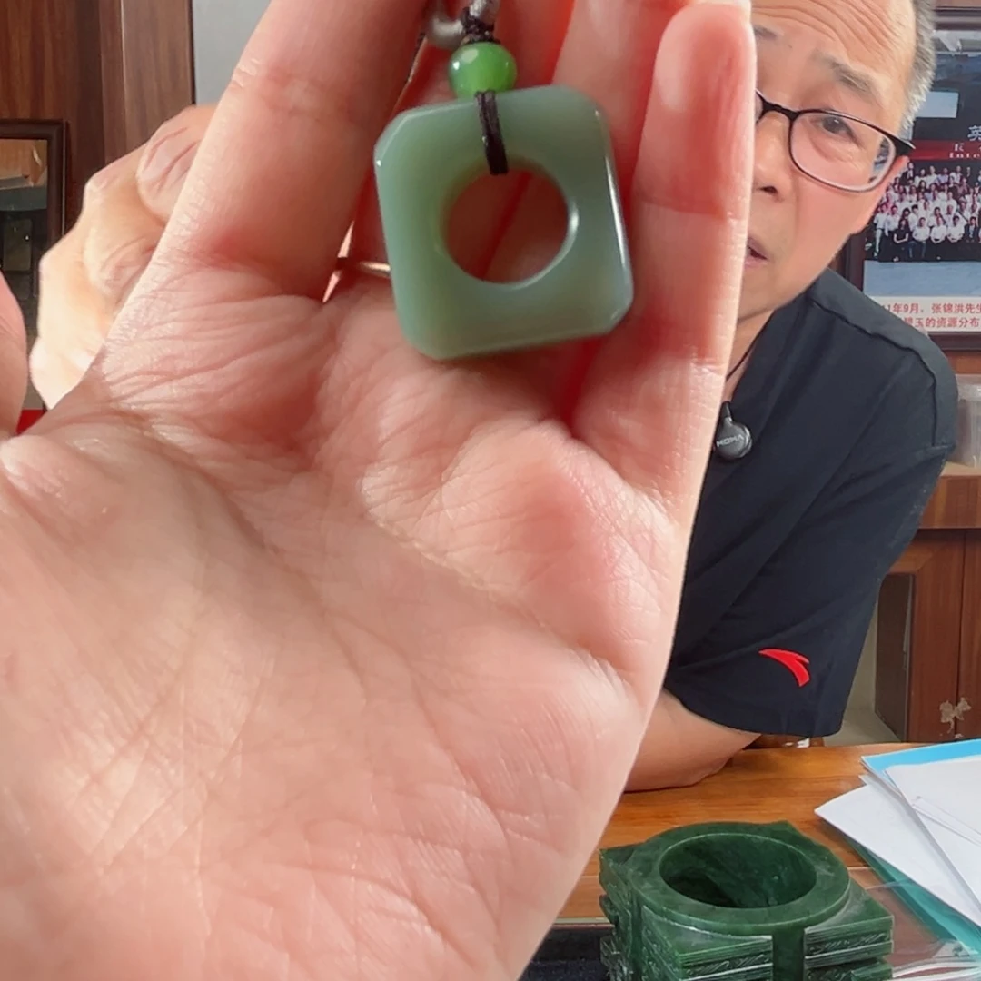 和田玉（碧玉）未镶嵌颈饰乾坤扣