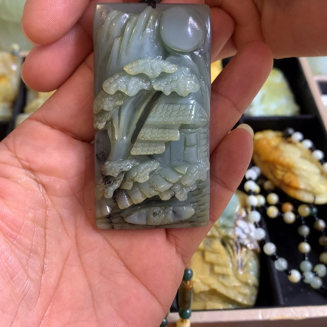 蛇纹石玉颈饰未镶嵌?**呀