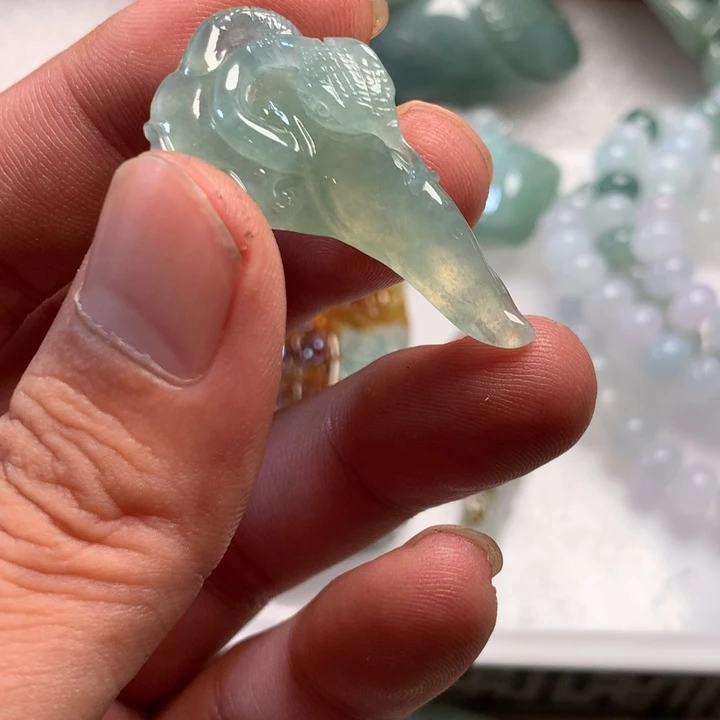 阿***南翡翠未镶嵌颈饰翡翠