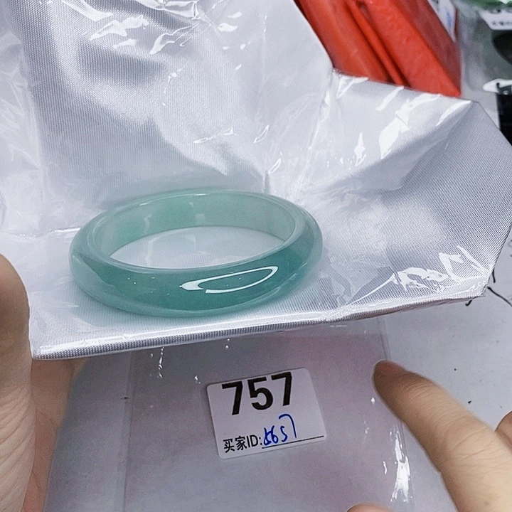 翡翠未镶嵌手镯一图一物实物为准（微瑕处理）