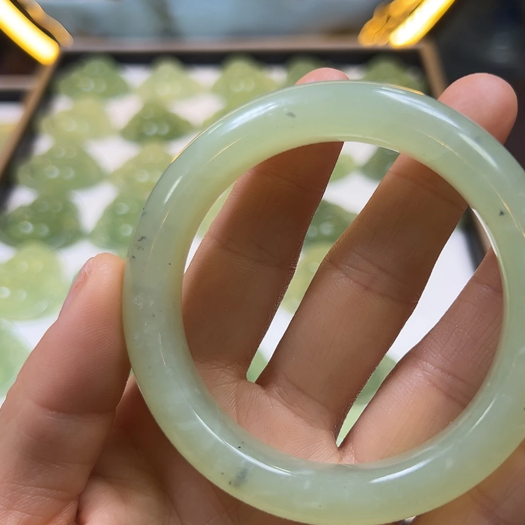 蛇纹石玉未镶嵌吊坠