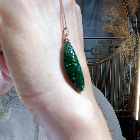 翡翠未镶嵌颈饰wruppp