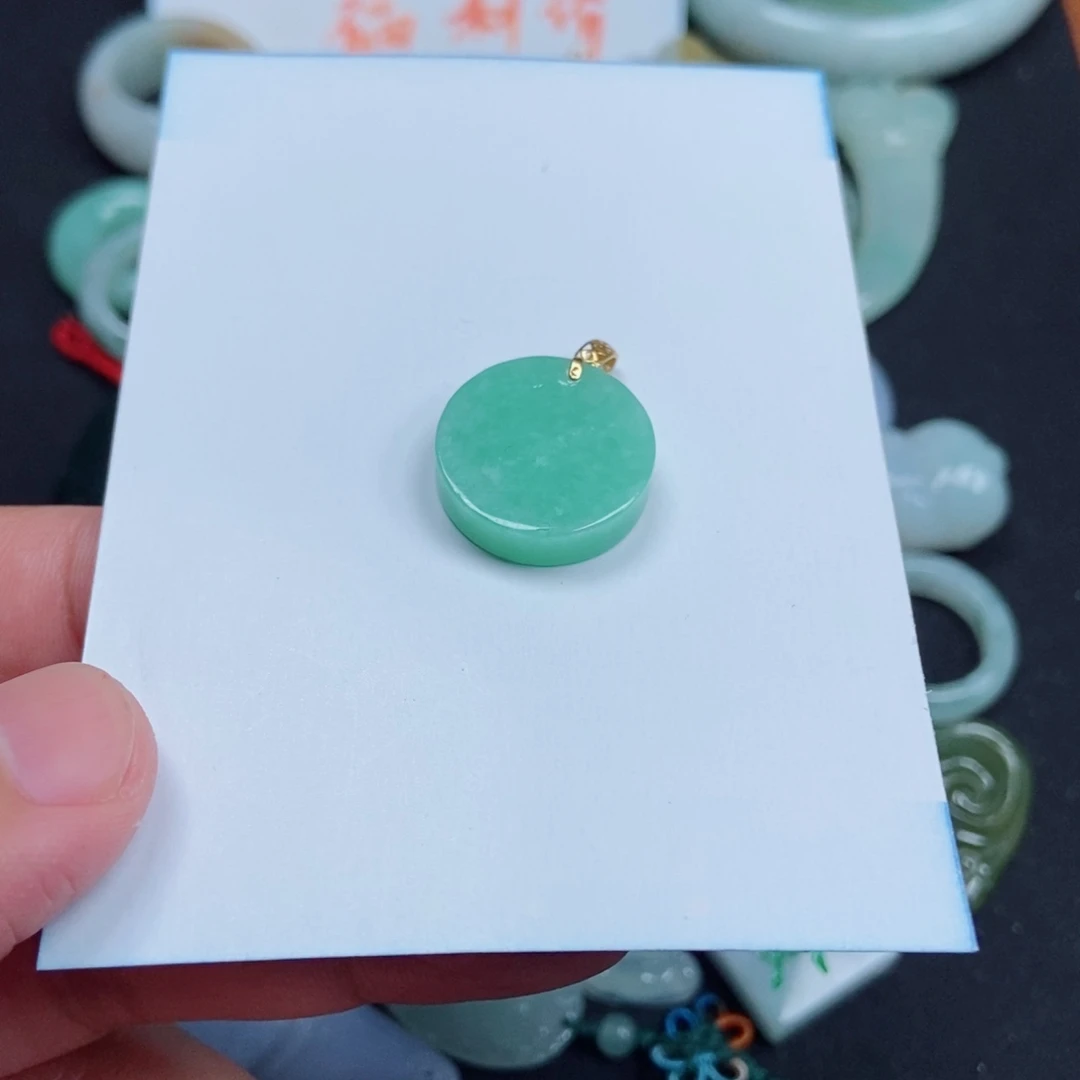 翡翠未镶嵌颈饰圆盘