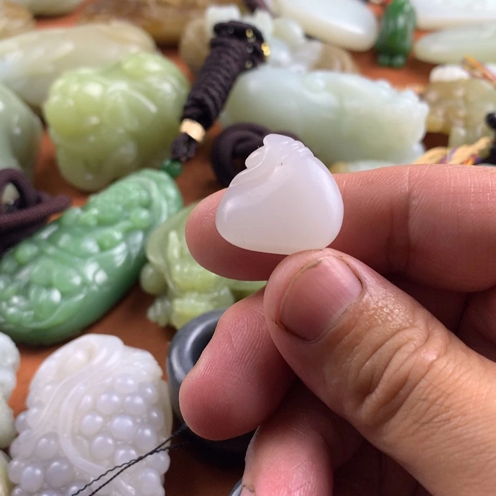 未镶嵌和田玉挂件