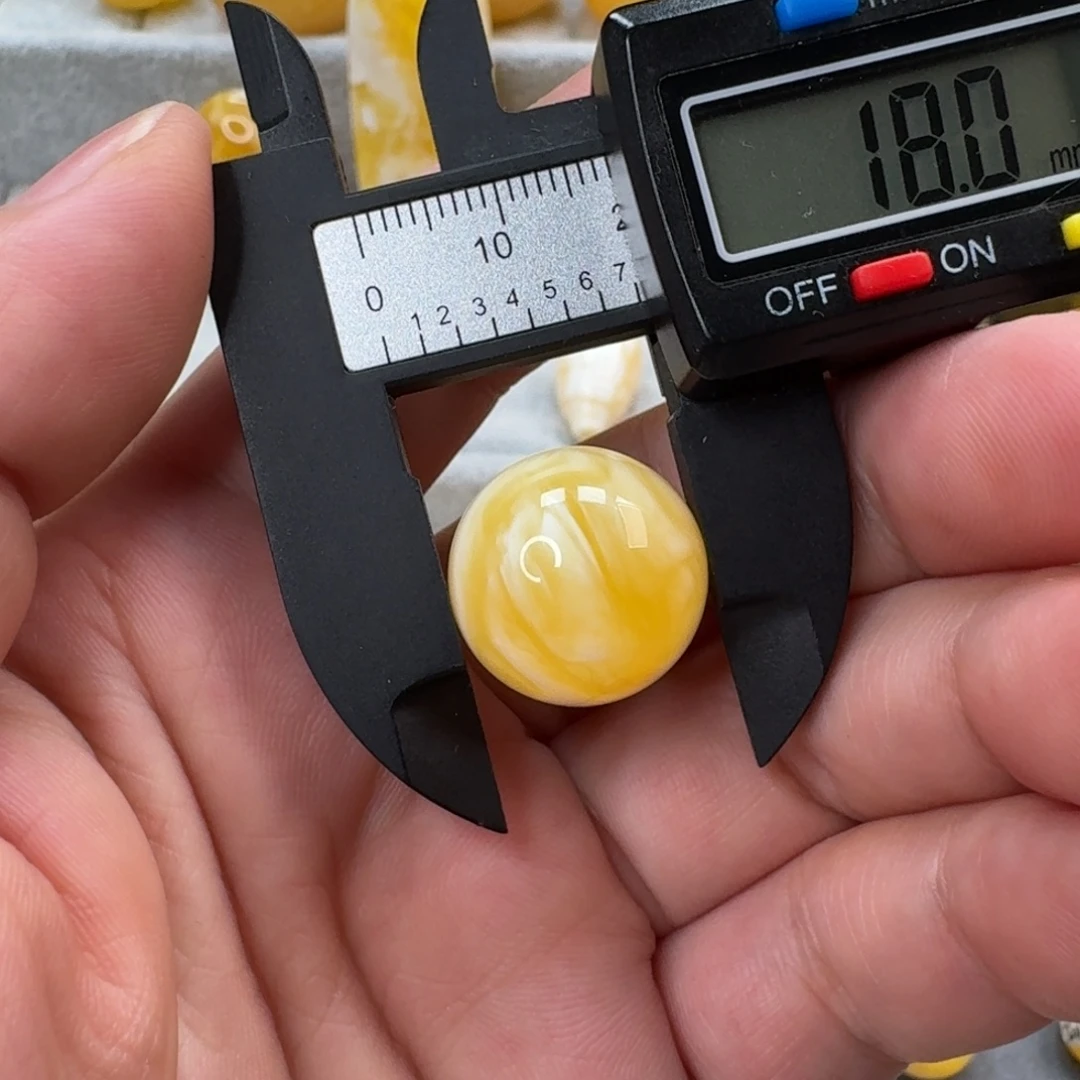 裸石琥珀未镶嵌圆珠