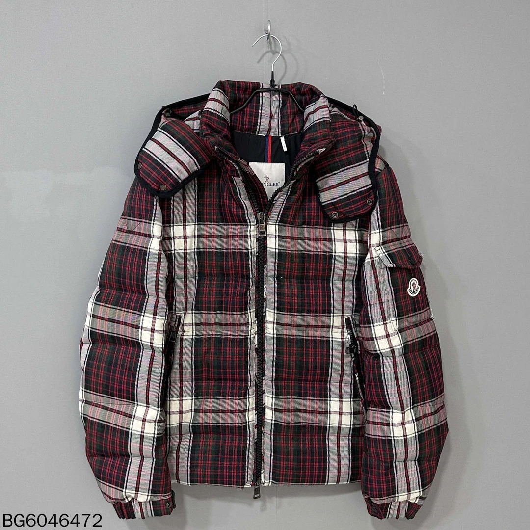 99新 MONCLER 格纹袖标logo连帽羽绒服/99新/1码/46472