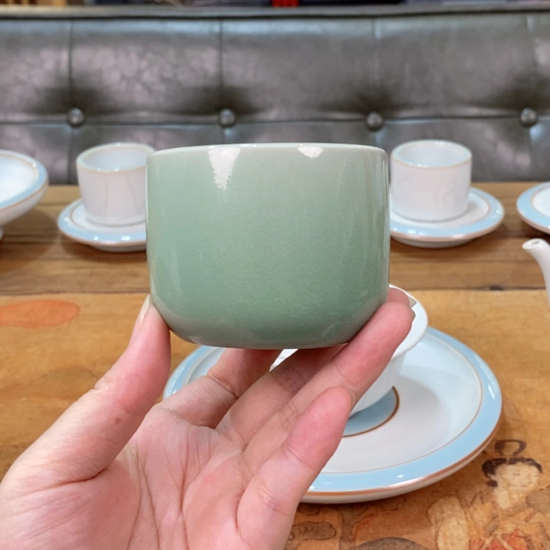 朱砂胎梅子青板指杯 托烧