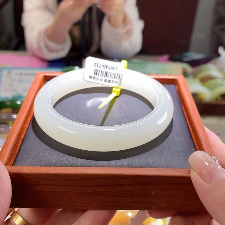 和田玉未镶嵌手镯青海白月光荔枝冻 58.3。55