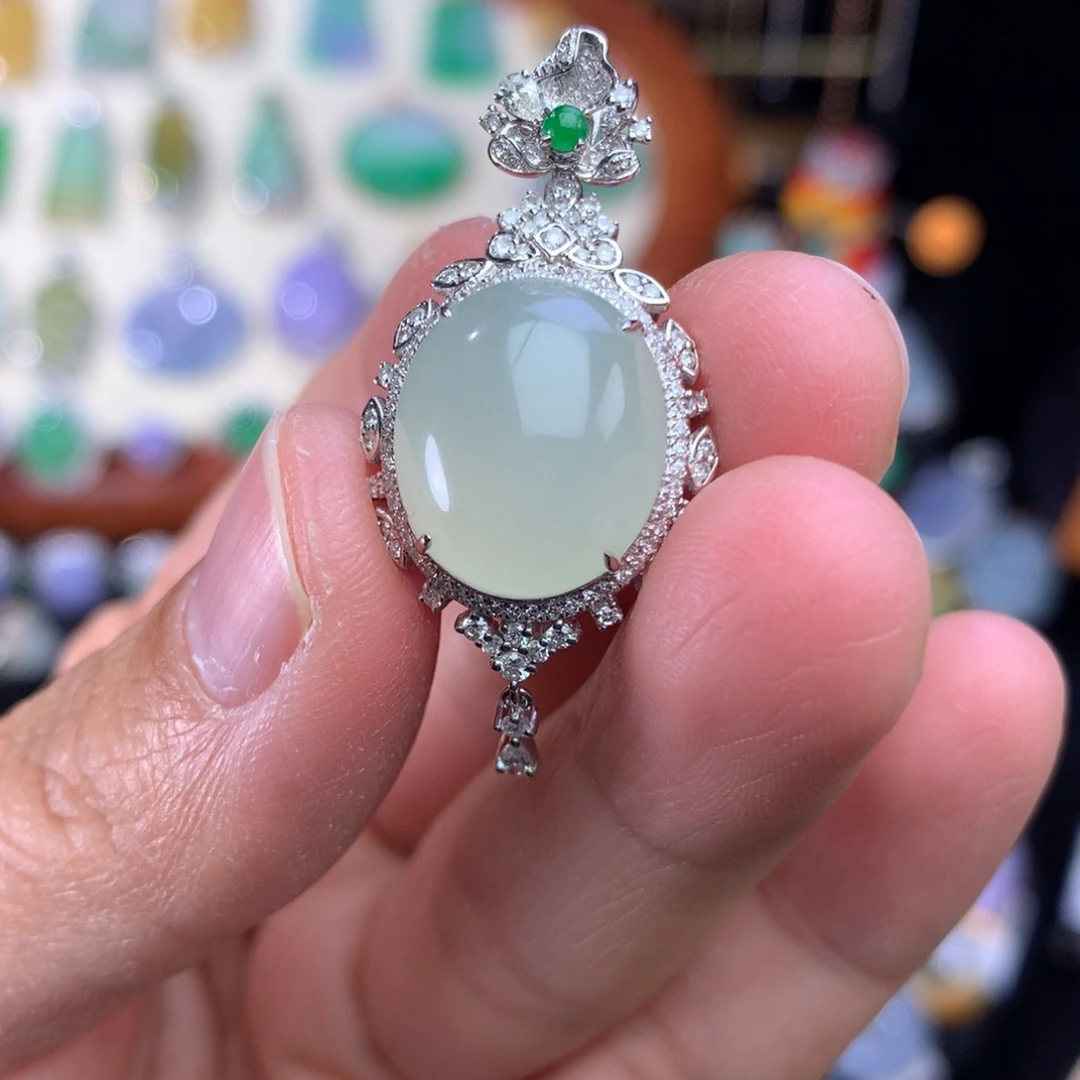 翡翠吊坠(不含链)18K金镶嵌