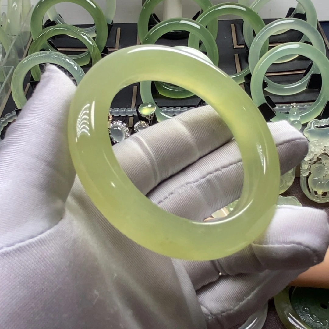 蛇纹石玉未镶嵌手镯