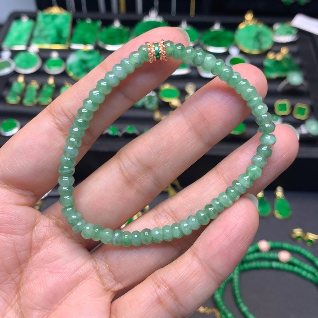 翡翠未镶嵌颈饰有纹裂