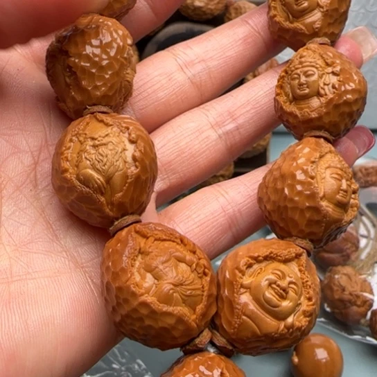 樂***樂桃核吊坠橄榄雕工艺品
