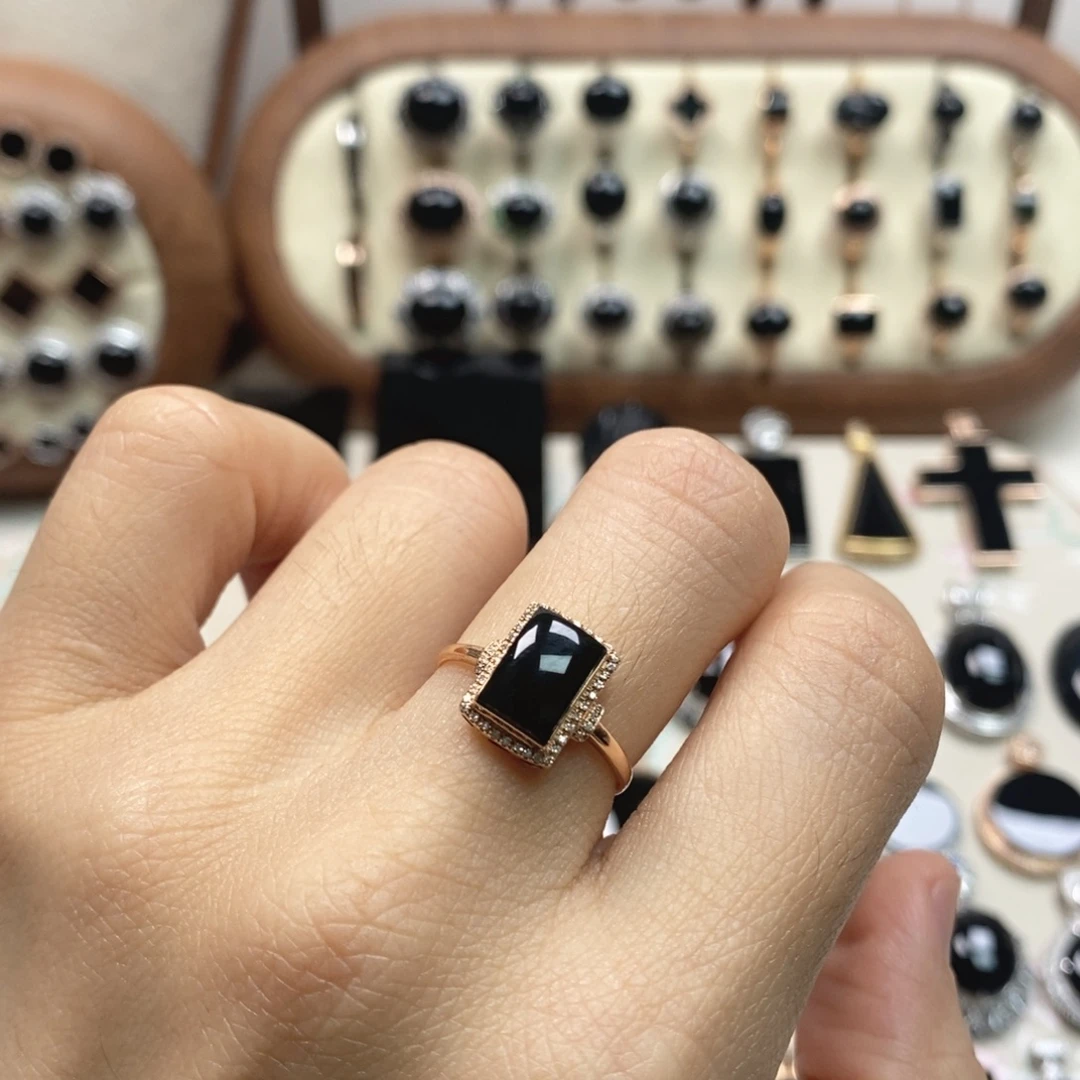 18K金镶嵌戒指翡翠