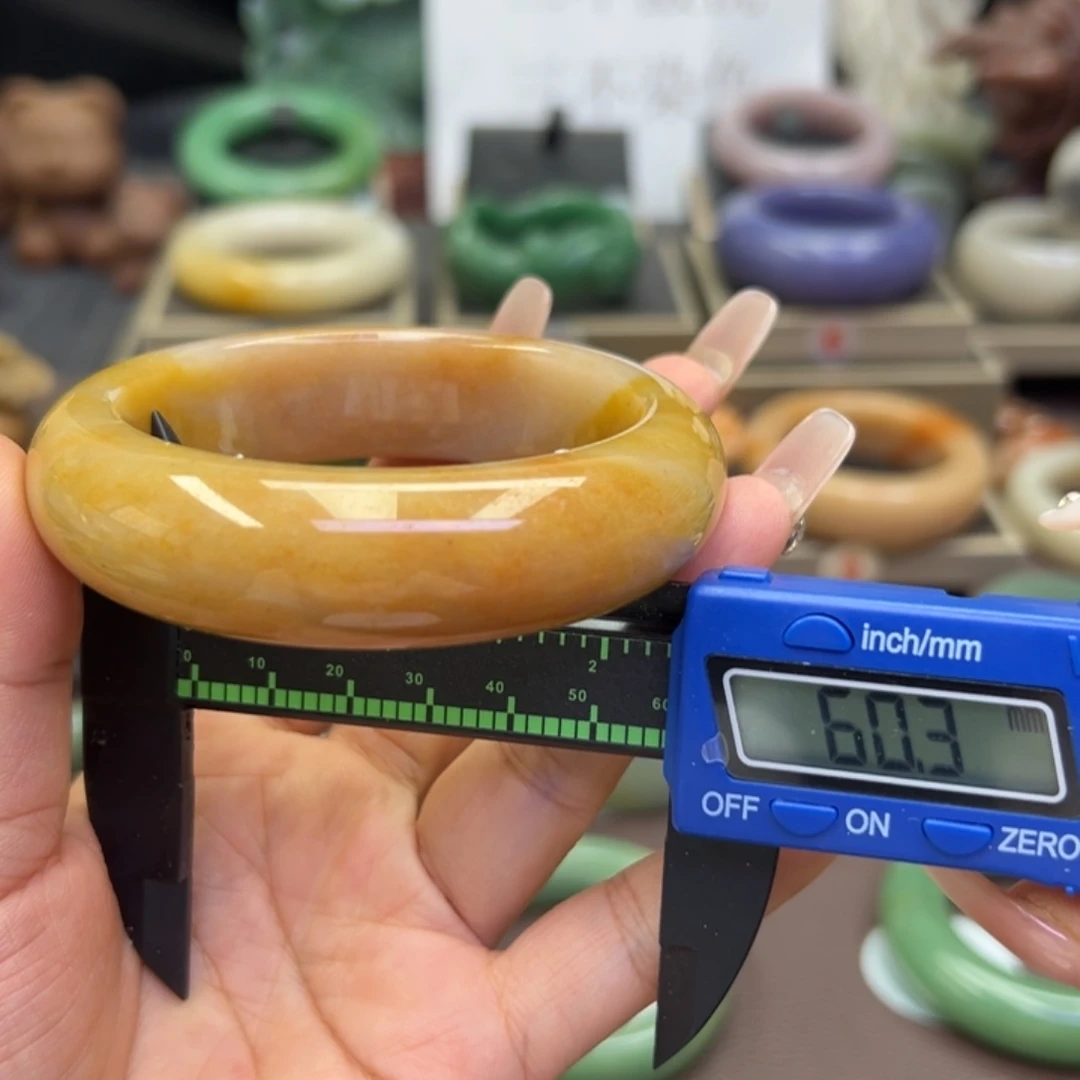 未镶嵌手镯石英岩玉