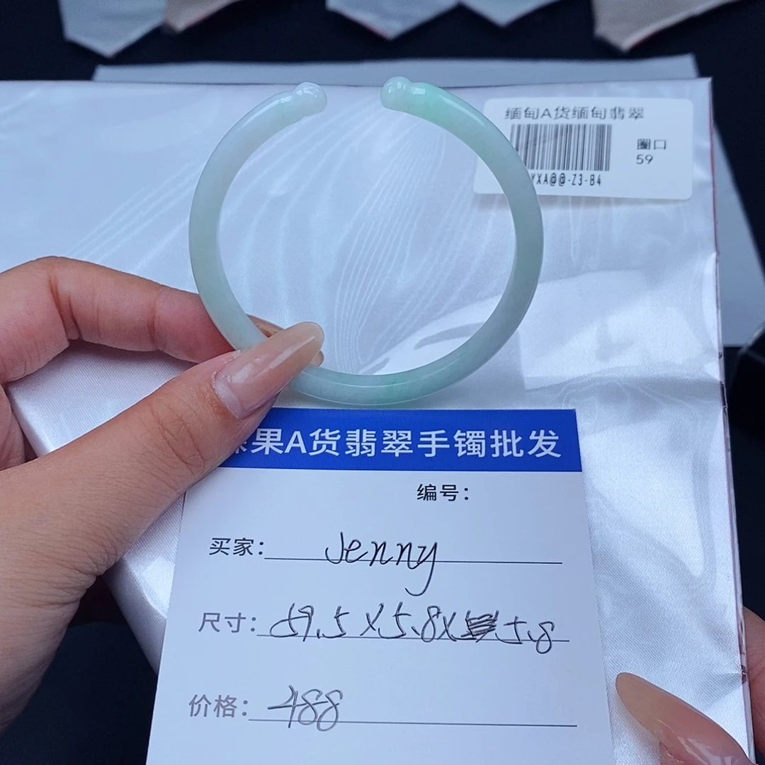 J***y翡翠未镶嵌手镯百元手镯默认瑕疵