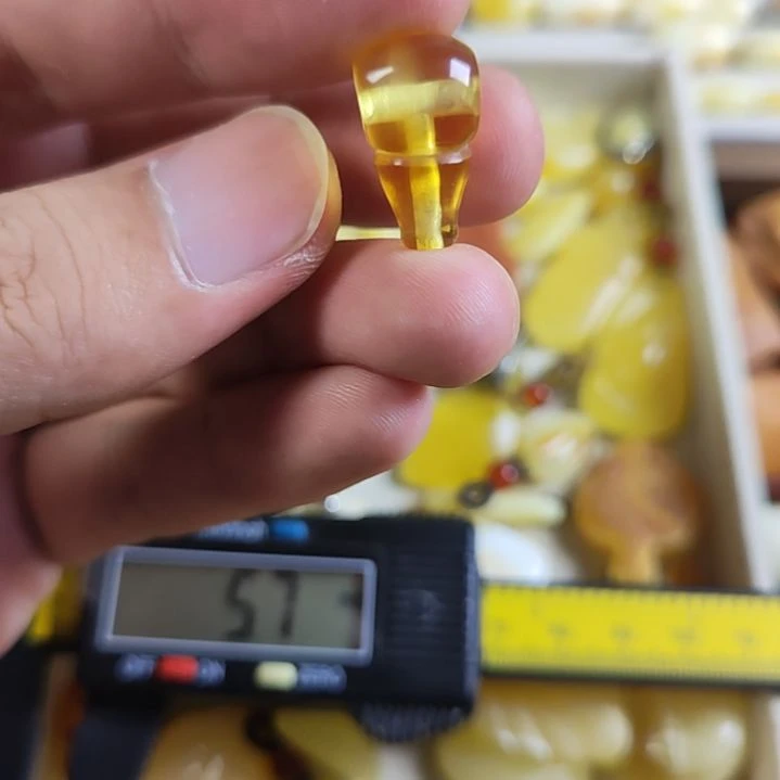 裸石琥珀未镶嵌20*11mm