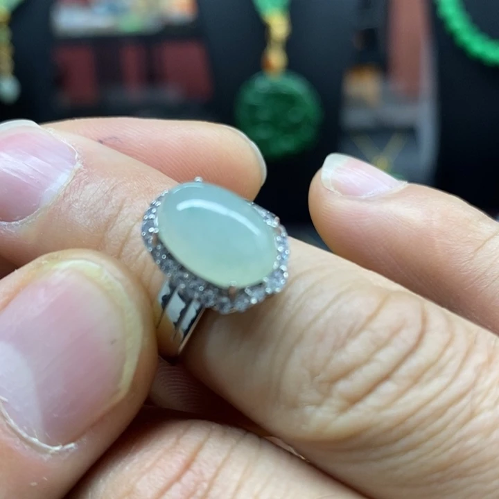 翡翠颈饰未镶嵌戒指