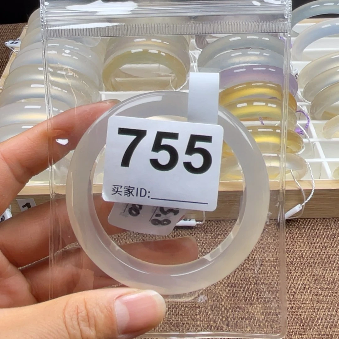 手镯玛瑙/玉髓未镶嵌小**?