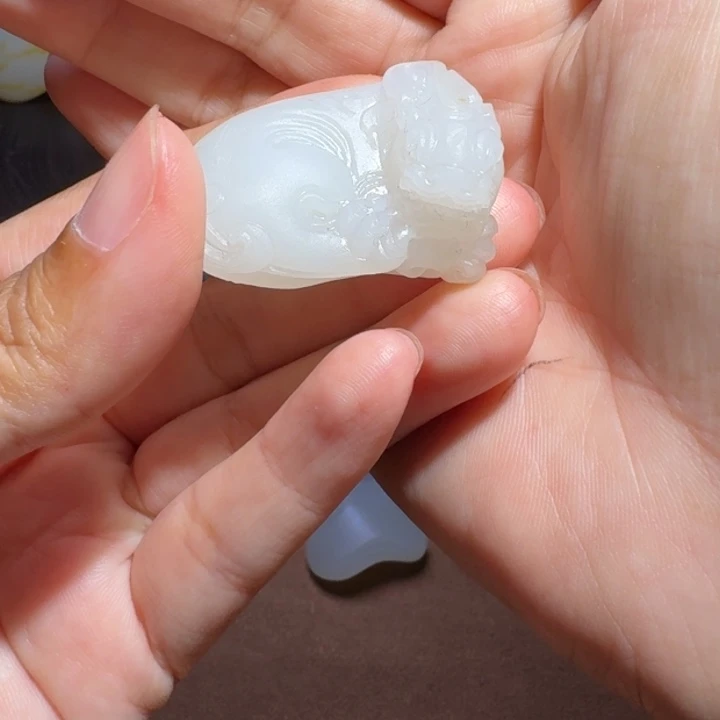 ****哥和田玉未镶嵌颈饰