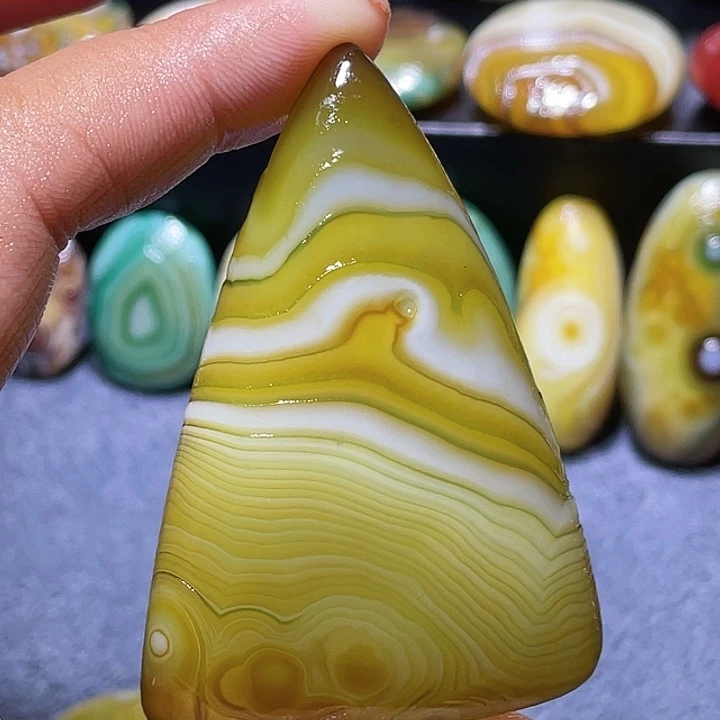 听***儿玛瑙/玉髓未镶嵌珠宝奇石