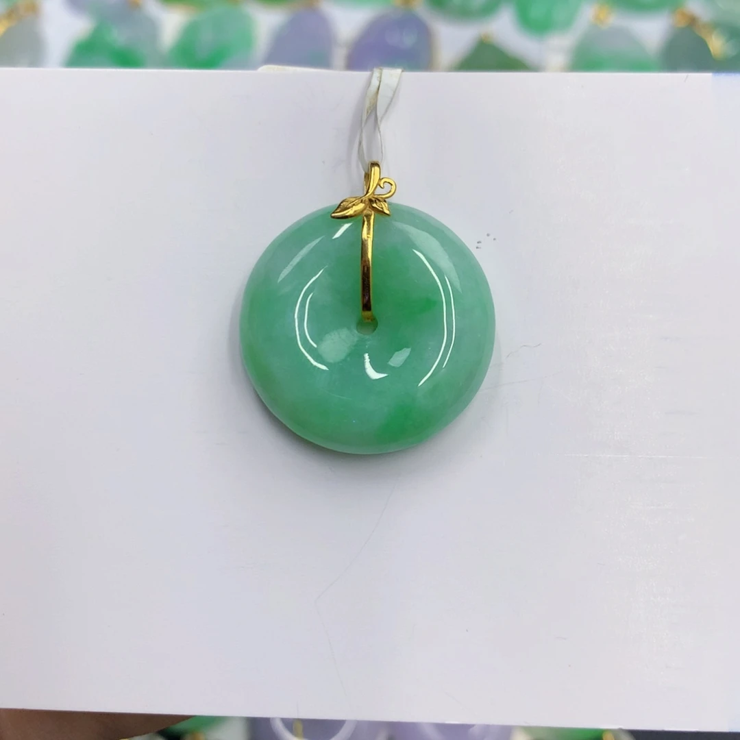 翡翠18K金镶嵌颈饰翡翠