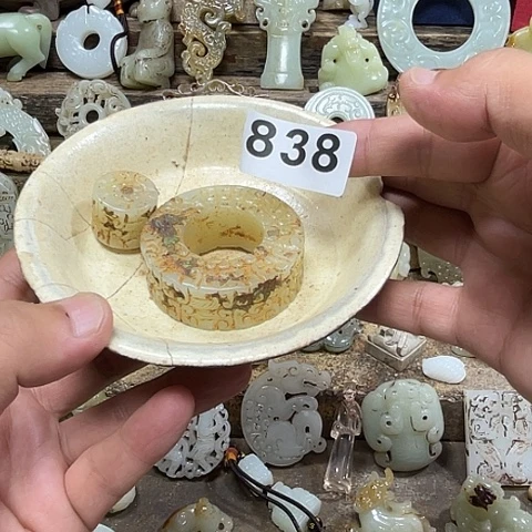 李***金瓷片瓷器是古代陶瓷器物用陶器进行陶