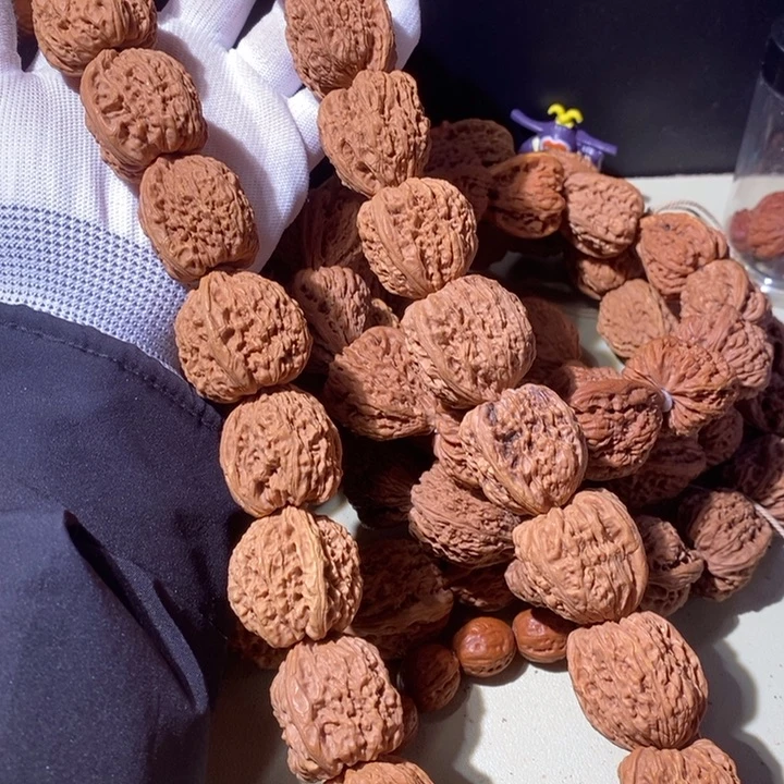 文玩核桃手串……30