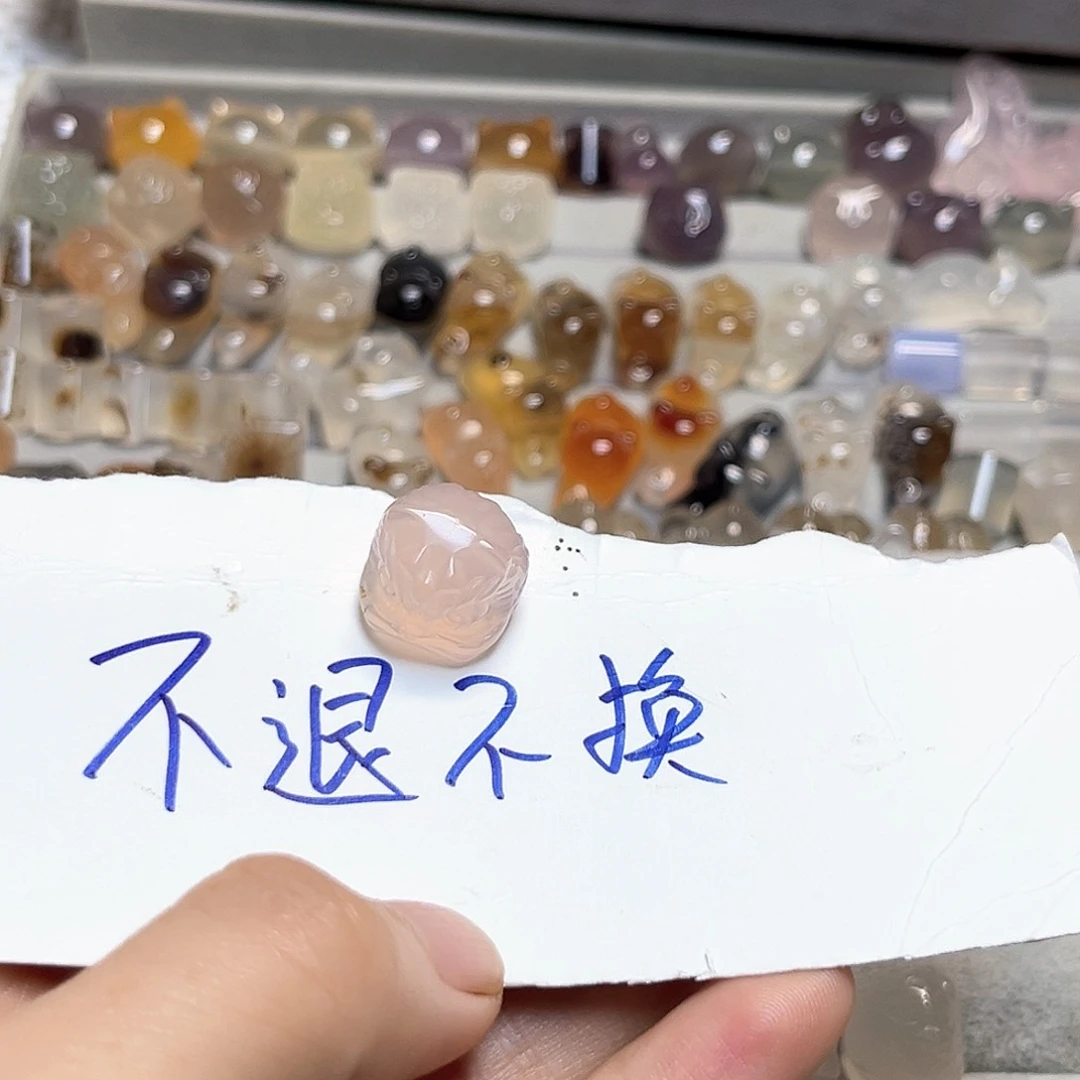 翾***泽玛瑙/玉髓颈饰合金