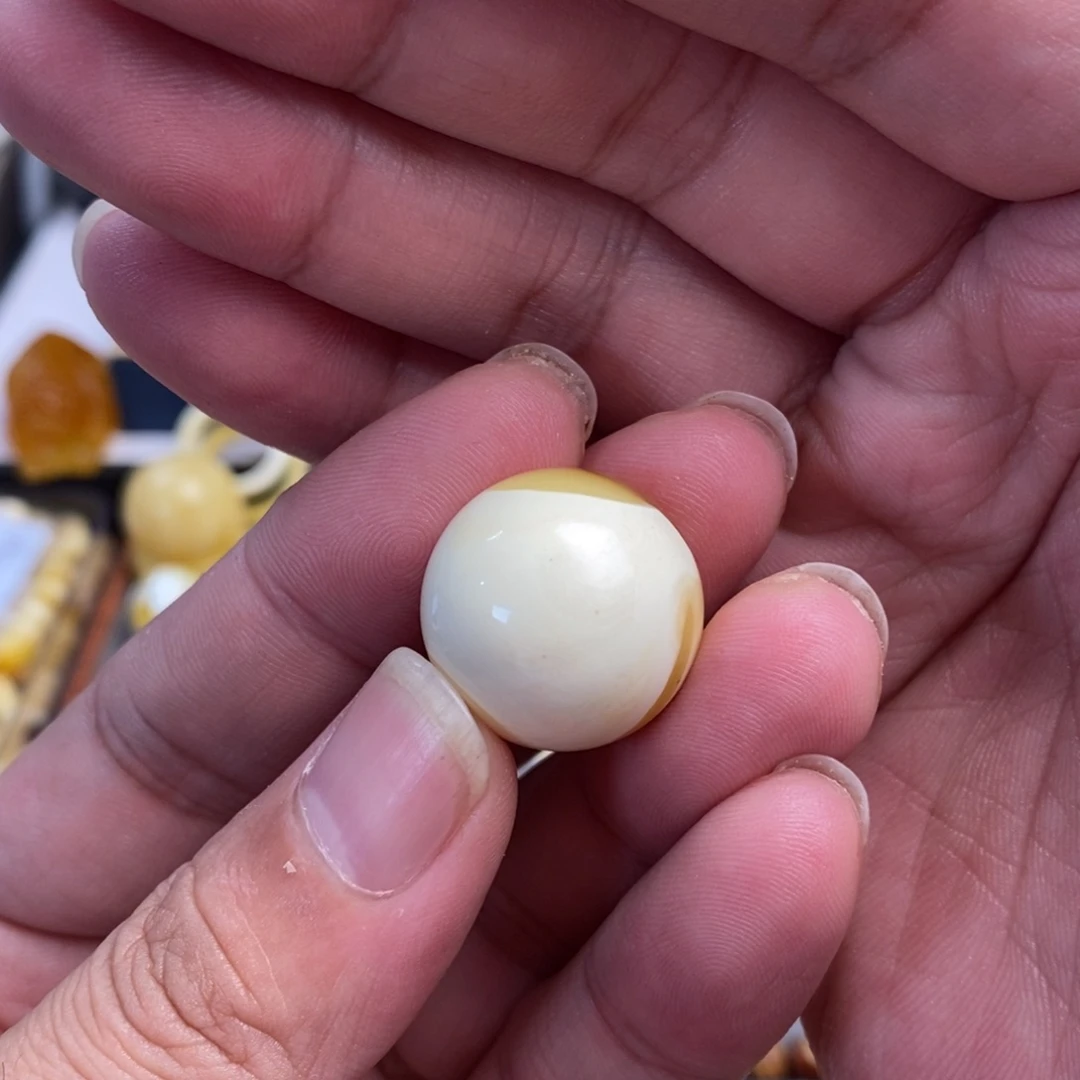 金***鸟蜜蜡未镶嵌裸石22.1微微瑕圆珠