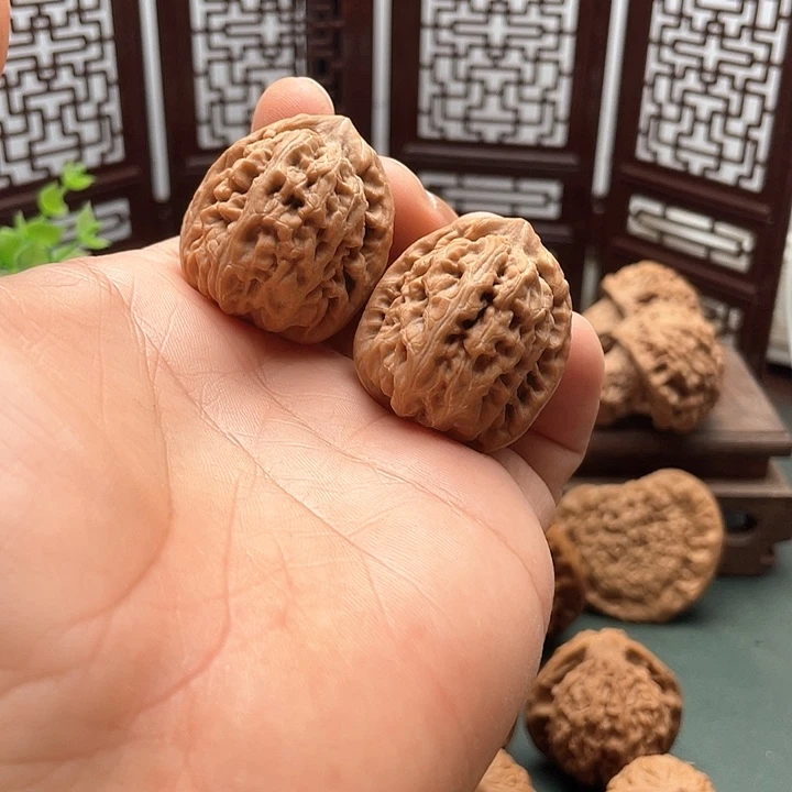 偂***丗把件文玩核桃红锦鲤