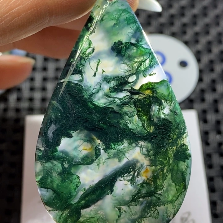 未镶嵌颈饰玛瑙/玉髓景*