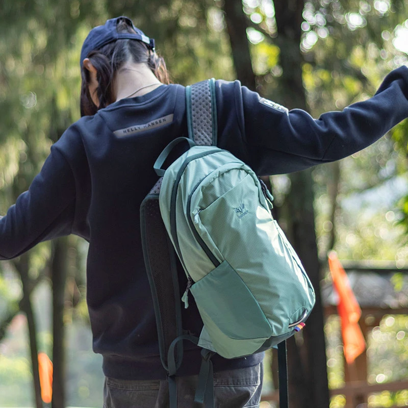 双肩包女户外专业登山包男运动小背包旅游徒步轻便旅行包学生书包