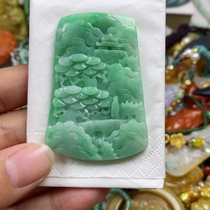 翡翠吊坠(赠链)未镶嵌