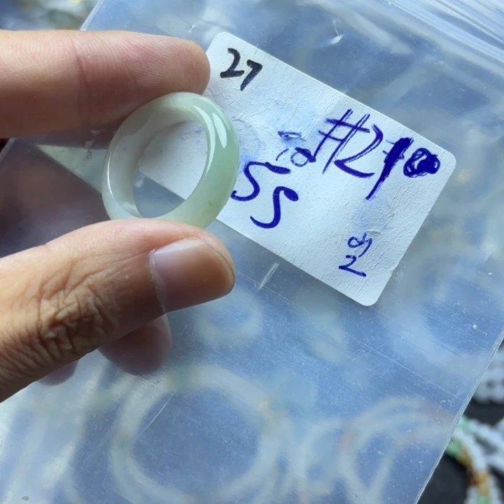 颈饰未镶嵌翡翠戒指