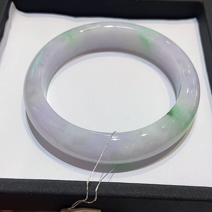 翡翠手镯未镶嵌玉镯