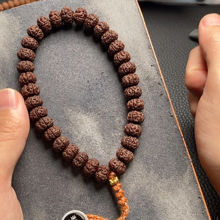 嘉***伟金刚菩提吊坠老树王