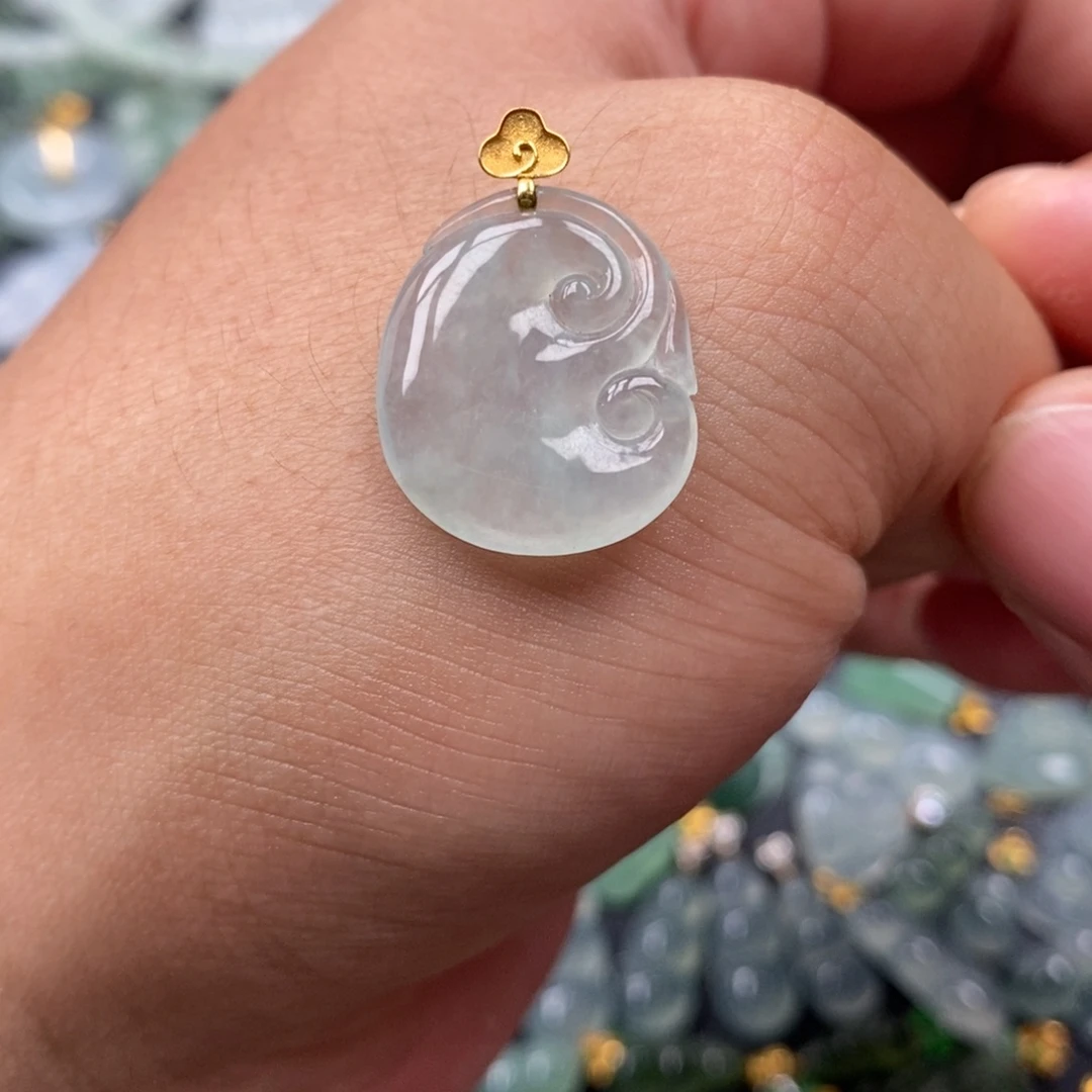 翡翠18K金镶嵌颈饰