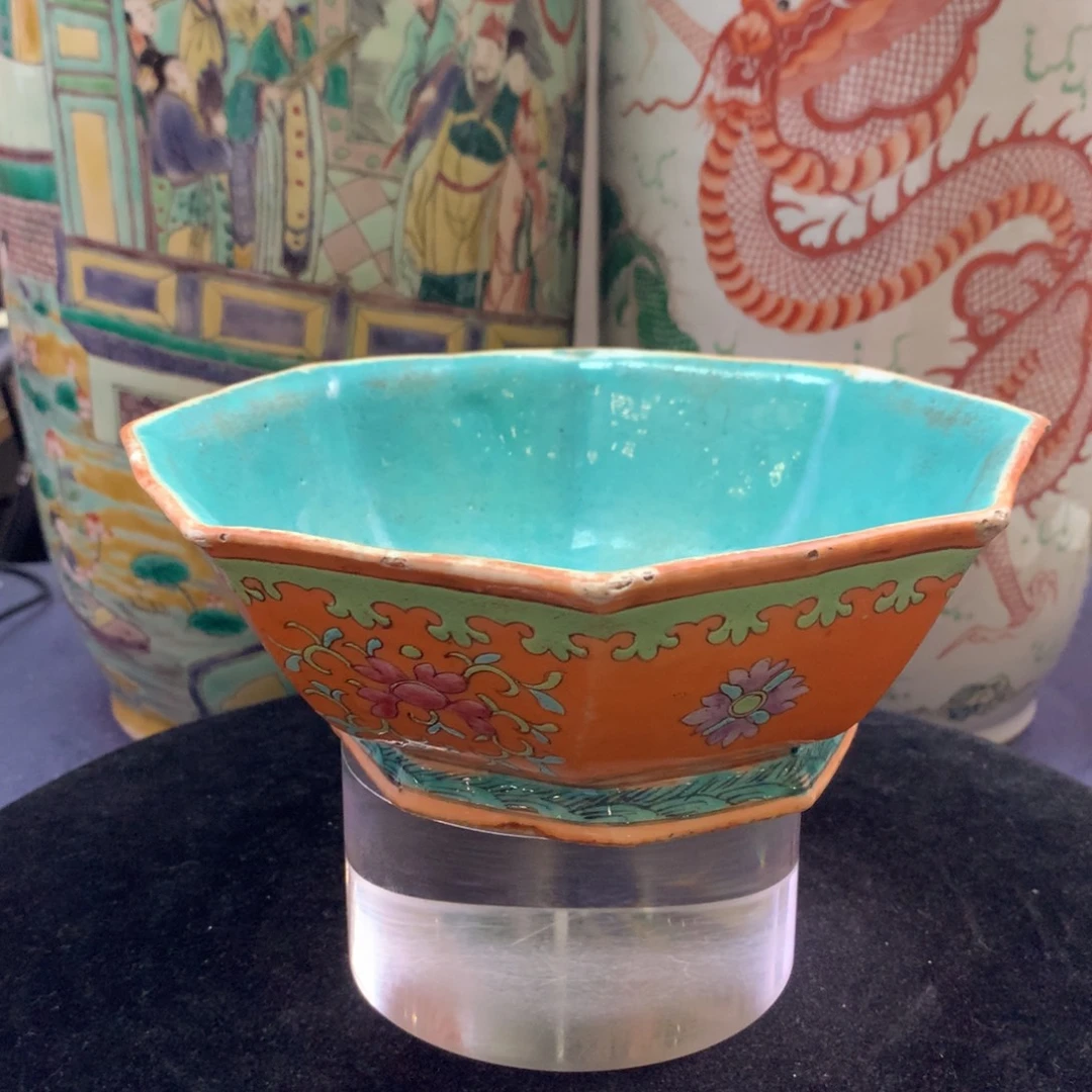 碗6703瓷器—珊瑚红地粉彩八方碗